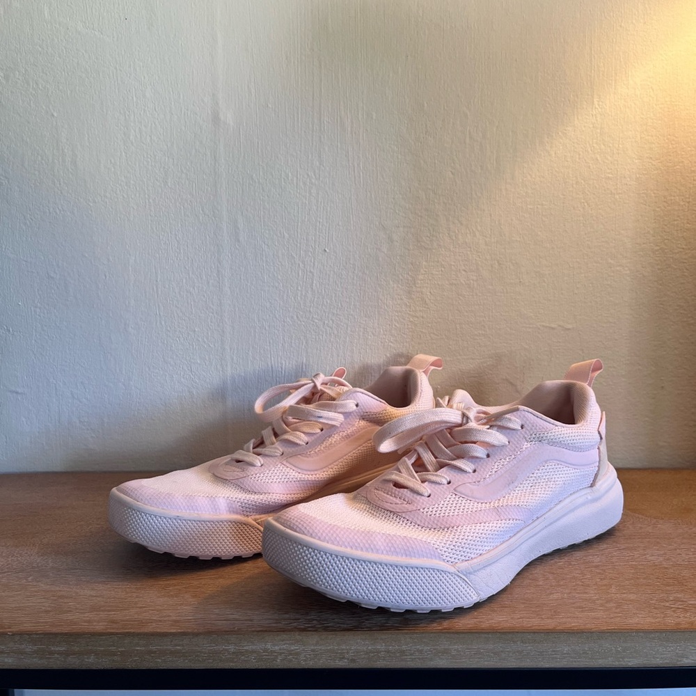 Vans Ultrarange Lite Light Pink Sneakers – Women’s Size 8